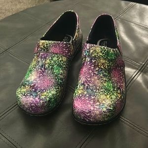 Klogs footwear mission size 9.5 wide purple green multi color